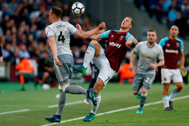 内维尔：赛后还跟瓜迪奥拉有说有笑？帕尔默被人耍了都不知道.